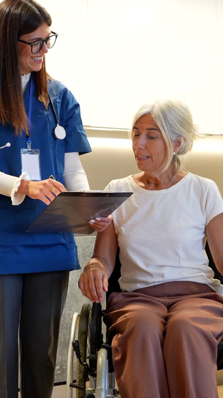 Palliative care nurse with a patient during ongoing treatment